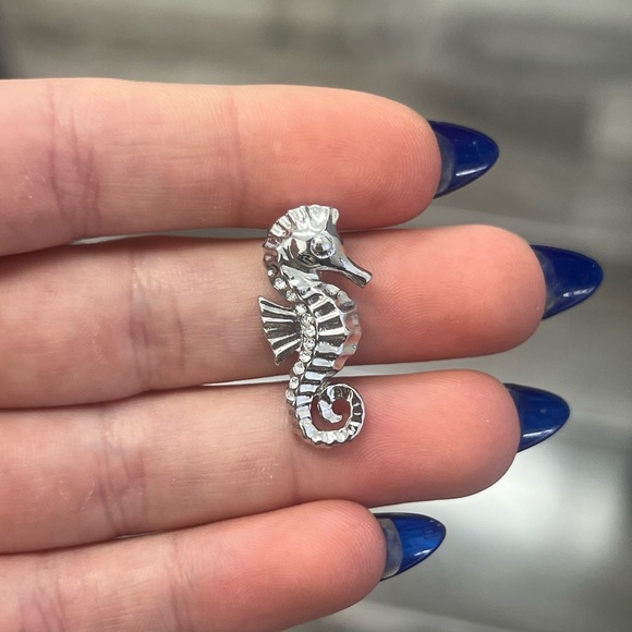 Sterling Silver Seahorse Pendant - Picture 1 of 5